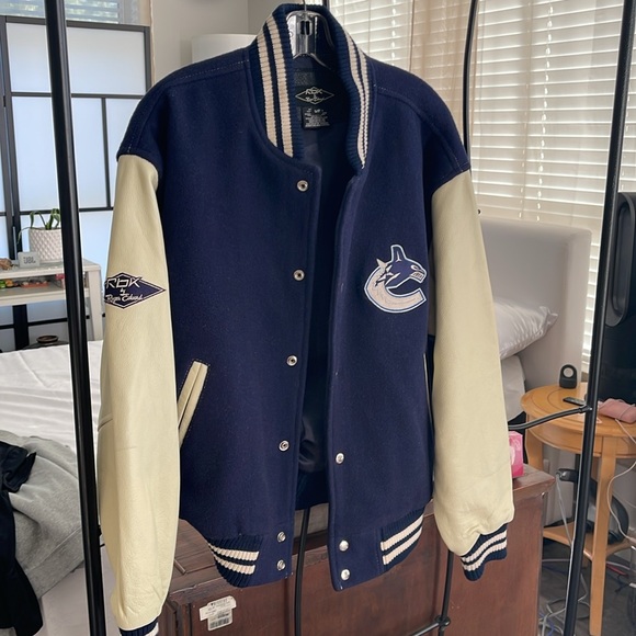 Vintage Rare genuine leather Canucks varsity bomber jacket - Picture 5 of 6